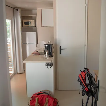 Κάμπινγκ La Peiriere - & Mobile-home 2*