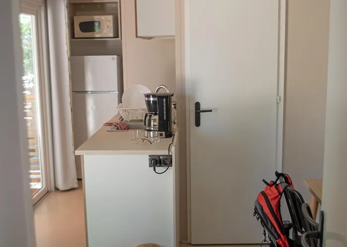 Kemping La Peiriere - & Mobile-home 2*